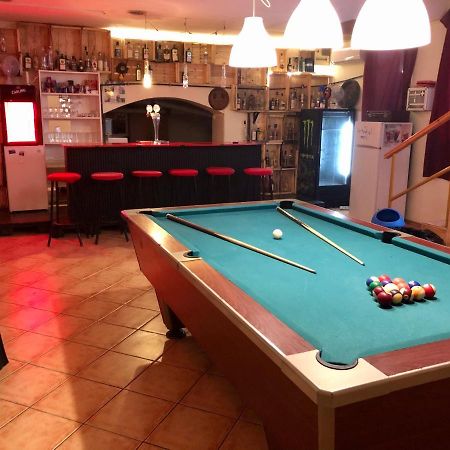 Whole Basement Former Pub3 For Bachelor / Bachelorette Party بودابست المظهر الخارجي الصورة