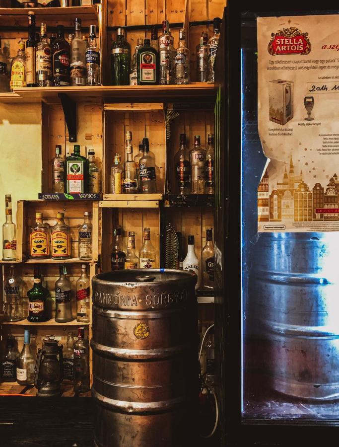 Whole Basement Former Pub3 For Bachelor / Bachelorette Party بودابست المظهر الخارجي الصورة