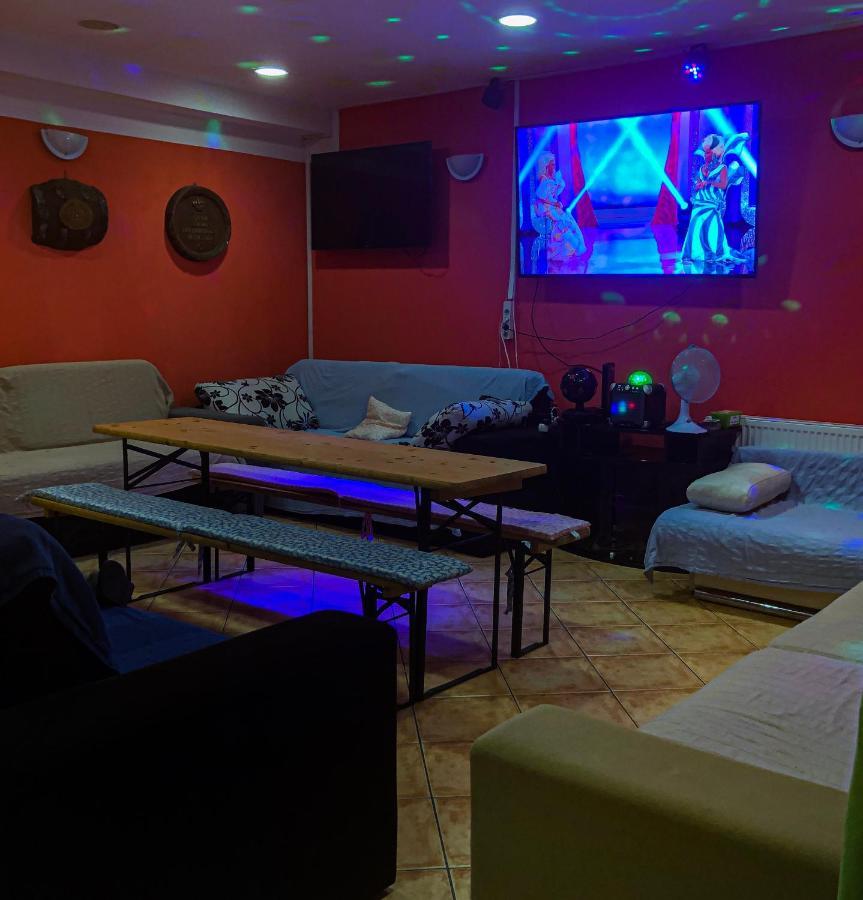 Whole Basement Former Pub3 For Bachelor / Bachelorette Party بودابست المظهر الخارجي الصورة