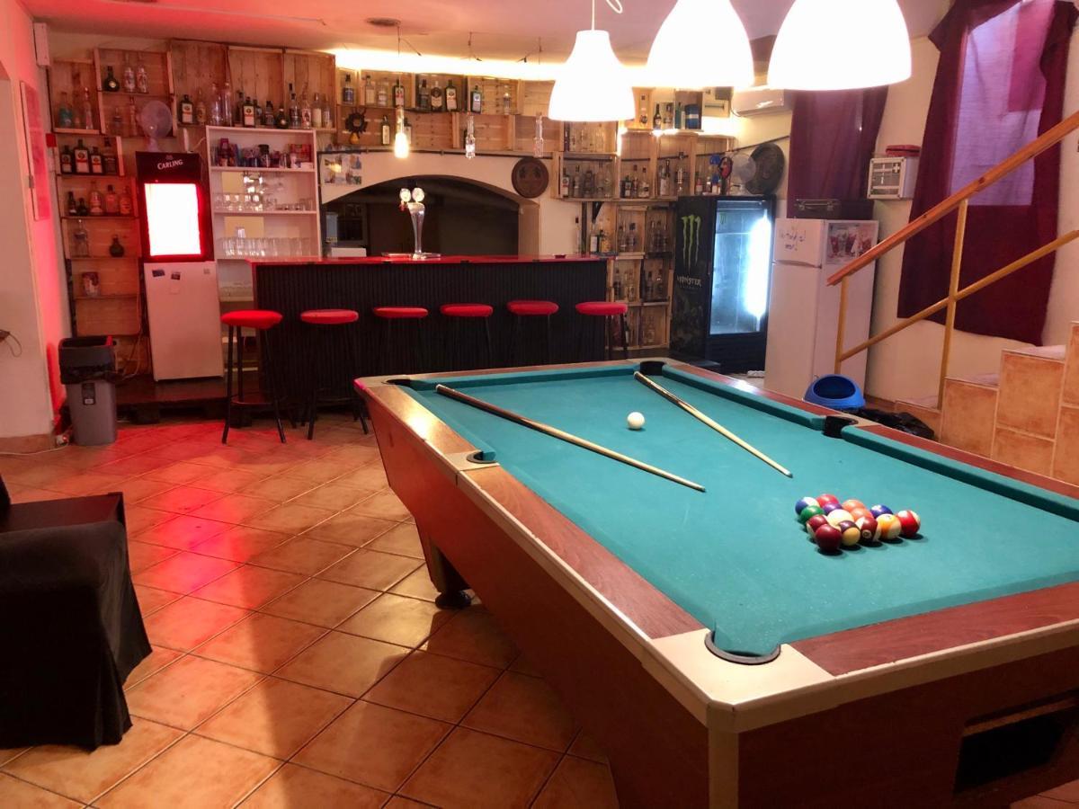Whole Basement Former Pub3 For Bachelor / Bachelorette Party بودابست المظهر الخارجي الصورة