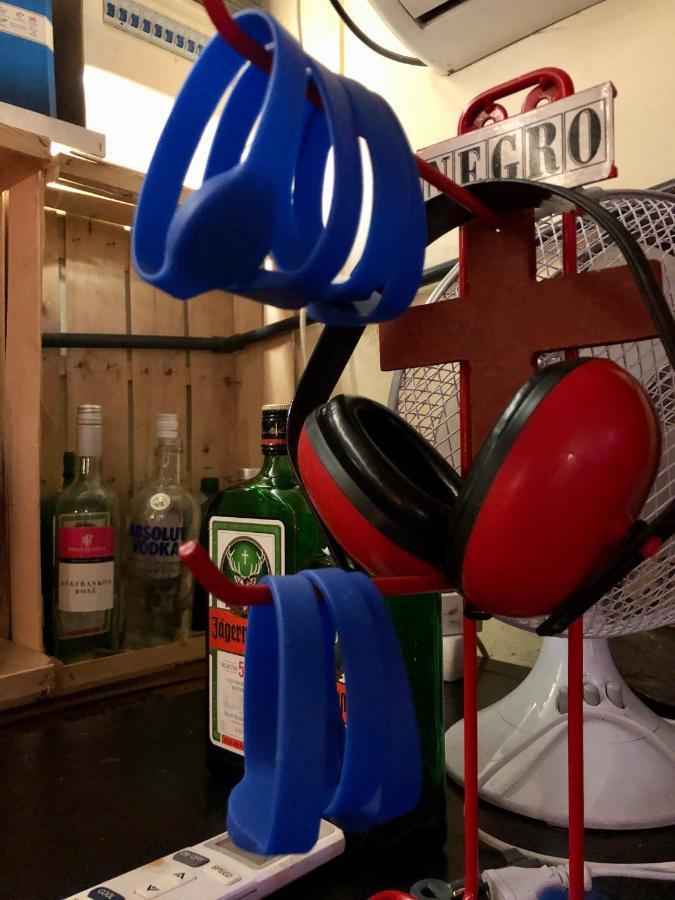 Whole Basement Former Pub3 For Bachelor / Bachelorette Party بودابست المظهر الخارجي الصورة