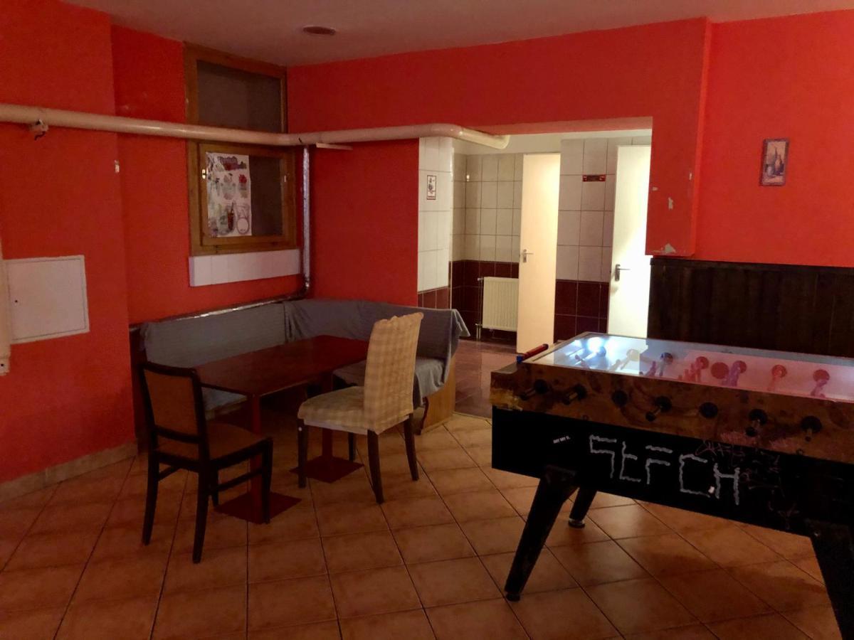 Whole Basement Former Pub3 For Bachelor / Bachelorette Party بودابست المظهر الخارجي الصورة