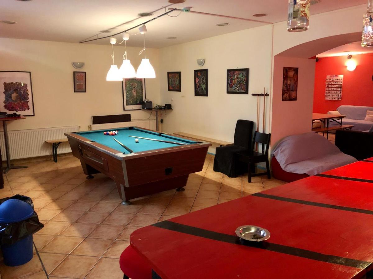 Whole Basement Former Pub3 For Bachelor / Bachelorette Party بودابست المظهر الخارجي الصورة