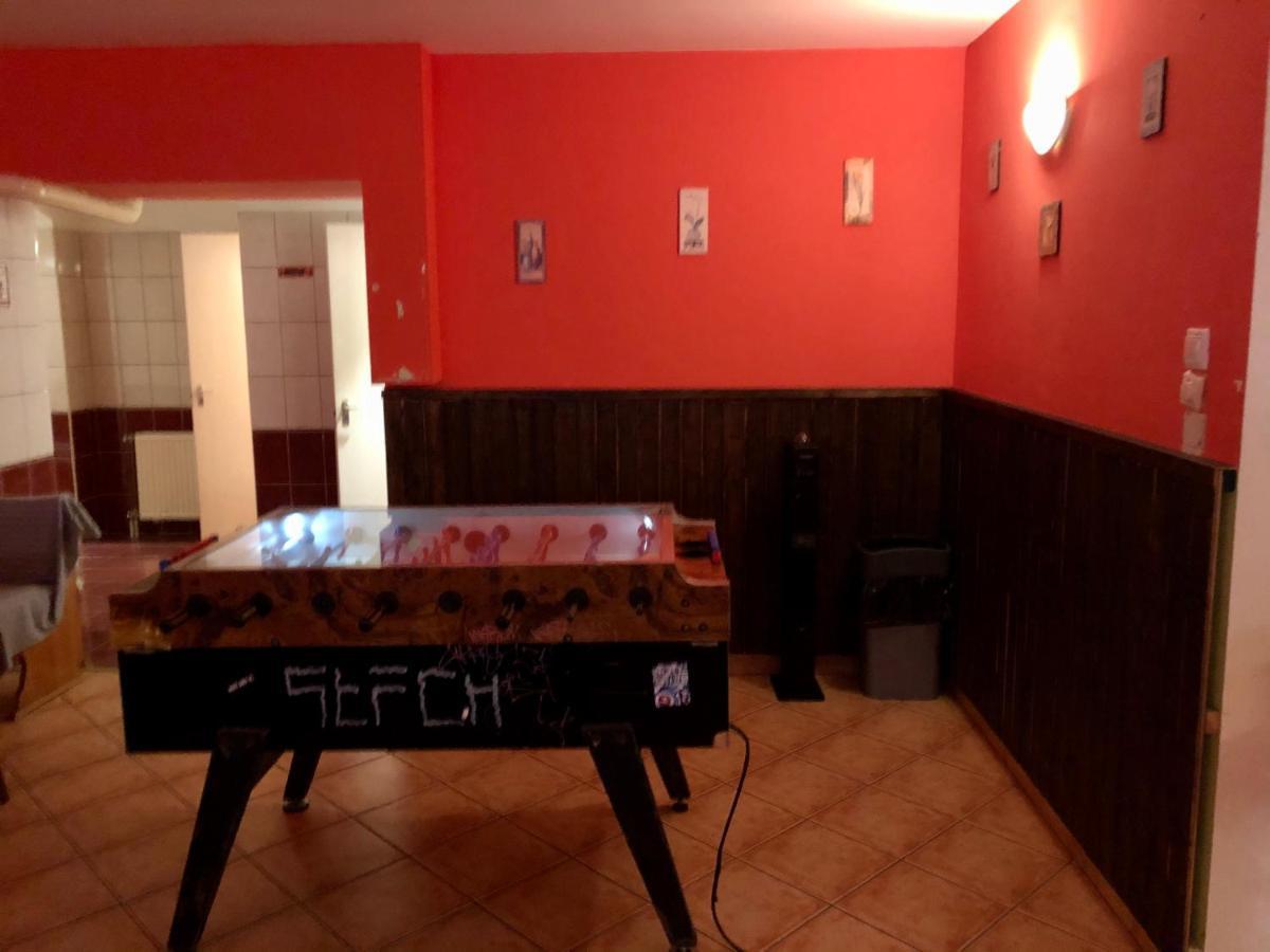 Whole Basement Former Pub3 For Bachelor / Bachelorette Party بودابست المظهر الخارجي الصورة