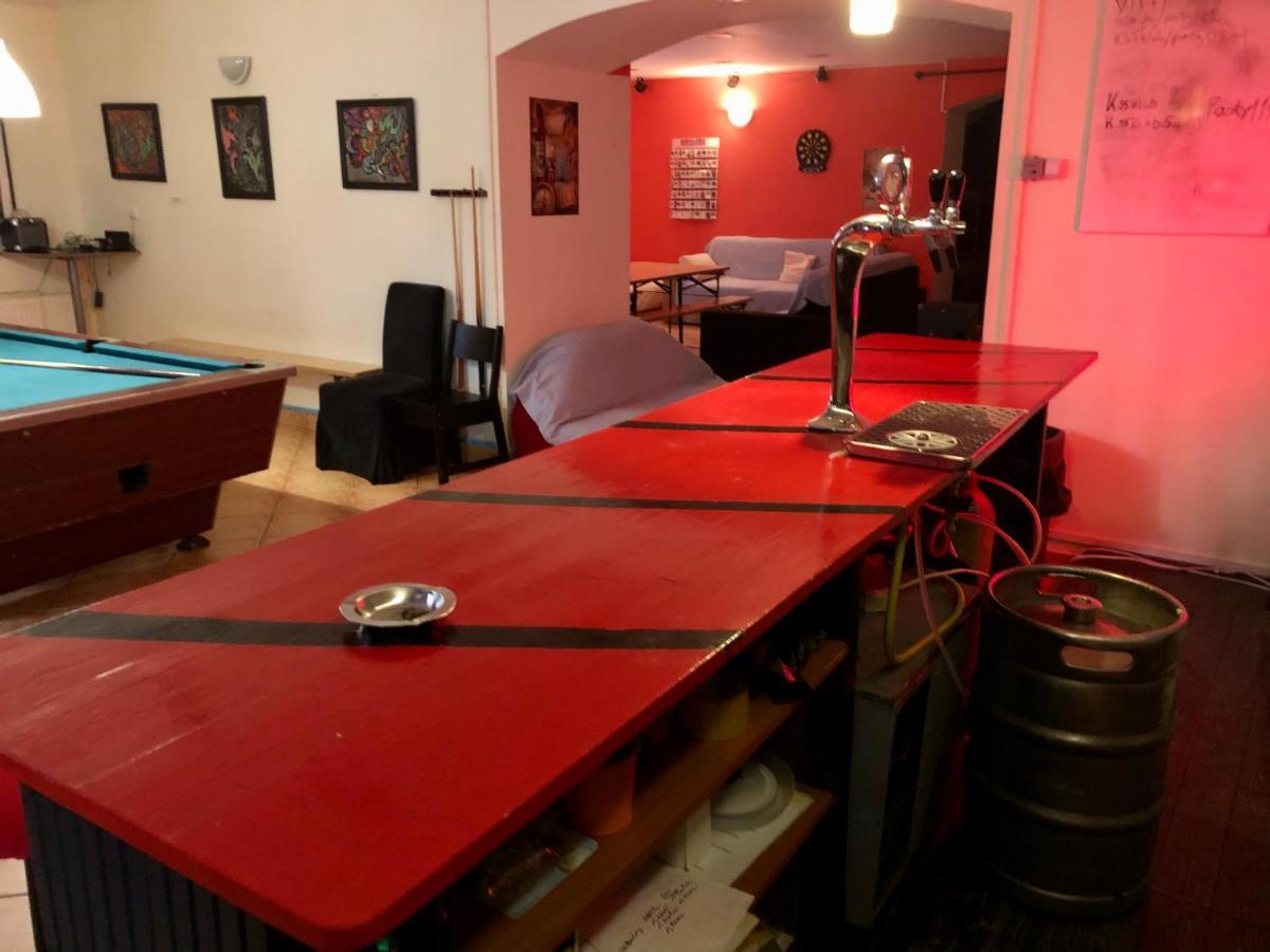 Whole Basement Former Pub3 For Bachelor / Bachelorette Party بودابست المظهر الخارجي الصورة