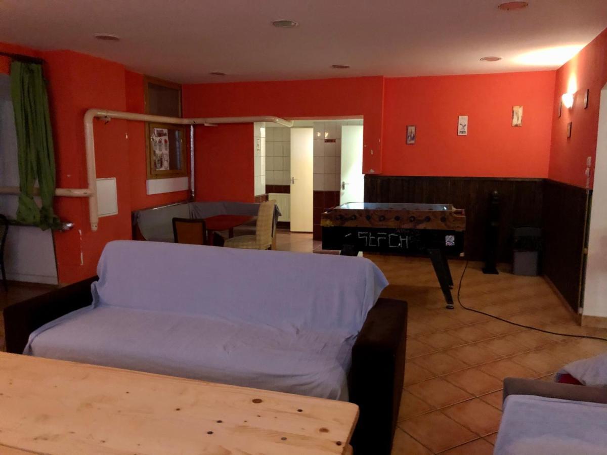 Whole Basement Former Pub3 For Bachelor / Bachelorette Party بودابست المظهر الخارجي الصورة