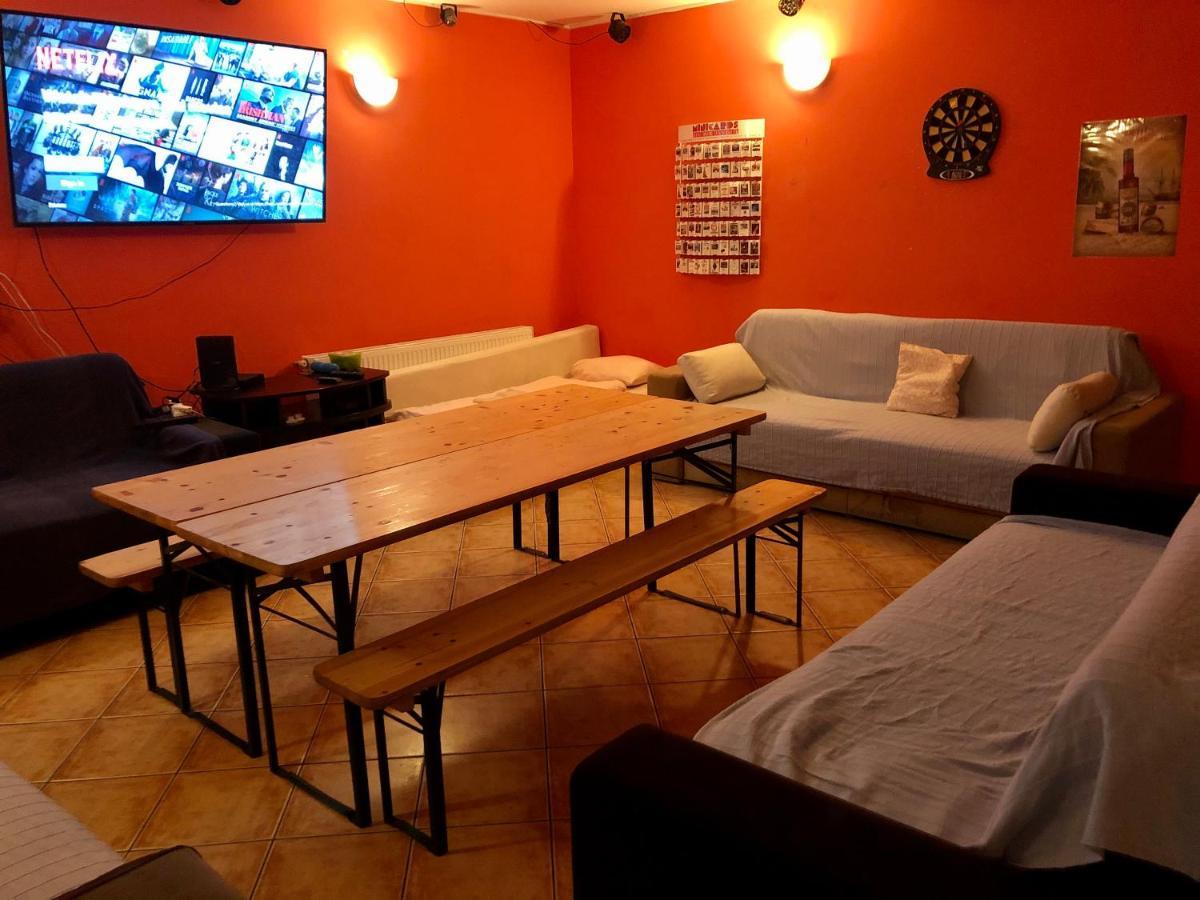 Whole Basement Former Pub3 For Bachelor / Bachelorette Party بودابست المظهر الخارجي الصورة
